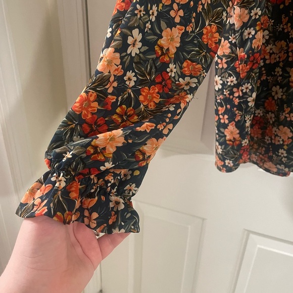 Floral Top - Picture 2 of 7